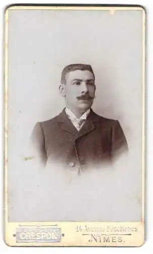 Fotografie Crespon, Nîmes, Avenue Feuchères 14, Porträt eines Herren mit Schnurrbart