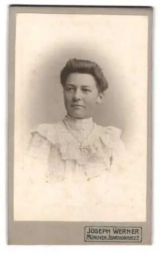 Fotografie Joseph Werner, München, Isarthorplatz 2, Porträt einer Frau