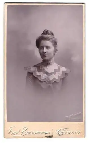 Fotografie Fred Boissonnas, Genève, Quai de la Poste 4, Porträt einer jungen Frau