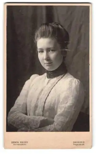 Fotografie Erwin Raupp, Dresden, Pragerstr. 34, Porträt einer jungen Dame