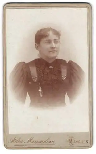 Fotografie Atelier Maximilian, München, Maximilianstr. 28, Porträt einer Dame