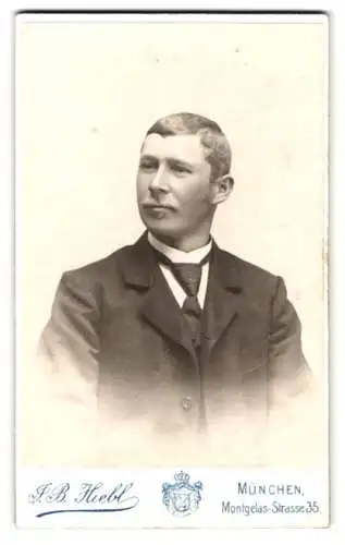 Fotografie F.B. Hiebl, München, Montgelas-Strasse 35, Portrait eines Mannes