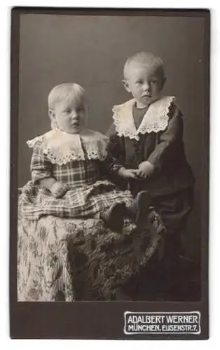 Fotografie Adalbert Werner, München, Elisenstr. 7, Zwei Kinder mit Spitzenkragen