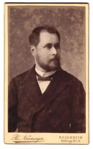 Fotografie B. Neumayer, Rosenheim, Frühlings-Str. 10, Porträt eines Mannes mit Bart