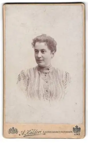 Fotografie A. Kaldori, Linz, Spittelwiese 5, Portrait einer Dame
