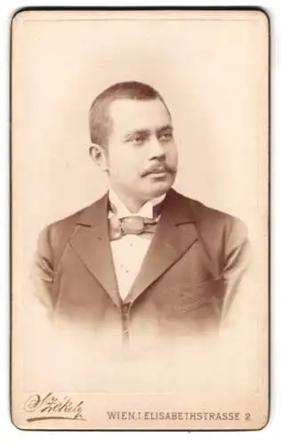 Fotografie Dr. Székely, Wien, Elisabethstrasse 2, Porträt eines Mannes mit Schnurrbart