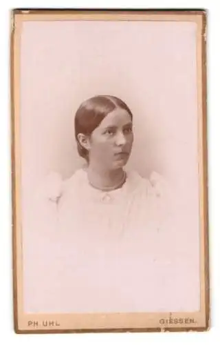 Fotografie Philipp Uhl, Giessen, Frankfurterstr. 5, Porträt einer jungen Frau