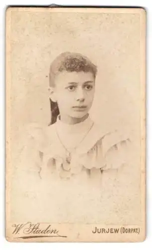 Fotografie W. Staden, Dorpat /Jurjew, Stein-Str. 3, Porträt eines jungen Mädchens