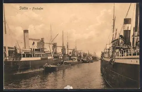 AK Stettin, Freihafen mit Frachtschiffen