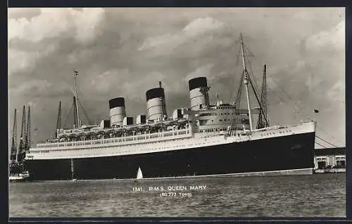 AK RMS Queen Mary vor Anker