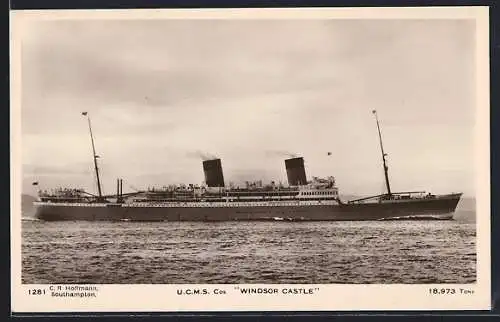 AK Passagierschiff Windsor Castle vor der Küste