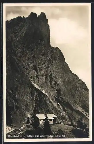 AK Hochlandhütte, Ansicht der Hütte mit Viererspitze
