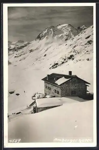 AK Ambergerhütte, Berghütte im Schnee