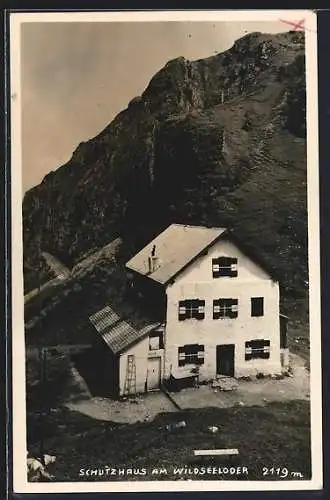 AK Schutzhaus am Wildseeloder, Blick auf die Hütte vom Berghang aus