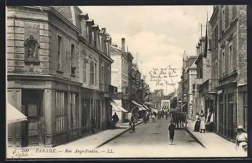 AK Paramé, Rue Ange-Fontan, Blick auf belebte Strasse mit Fussgängern und Geschäften