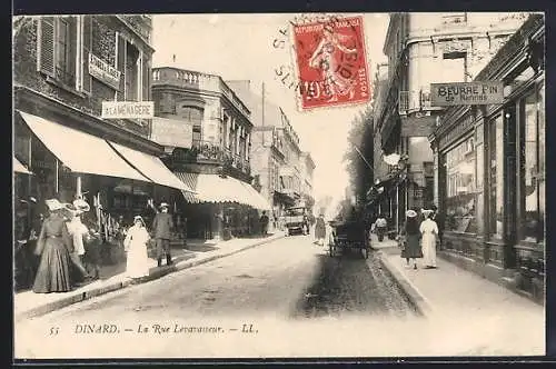 AK Dinard, La Rue Levavasseur