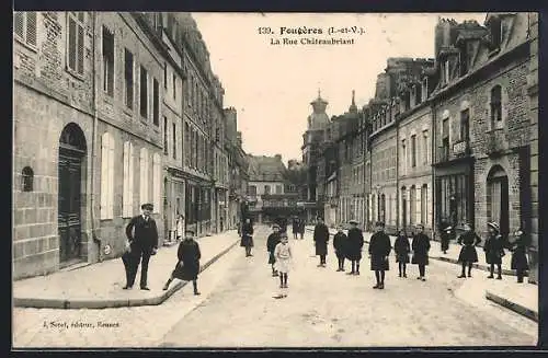 AK Fougères, I.-et-V., La Rue Châteaubriant, Kinder spielen auf der Strasse
