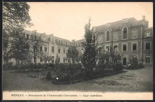 AK Rennes, Pensionnat de l`Immaculée Conception, cour intérieure