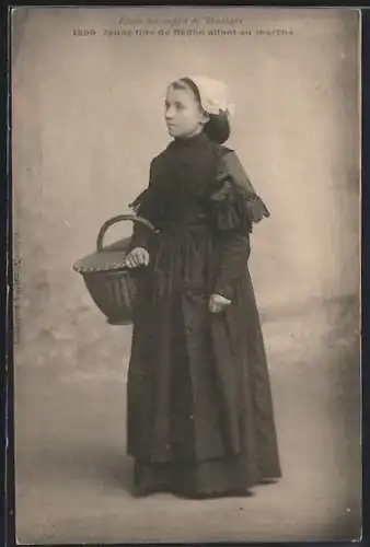 AK Redon, Jeune fille de Redon allant au marché