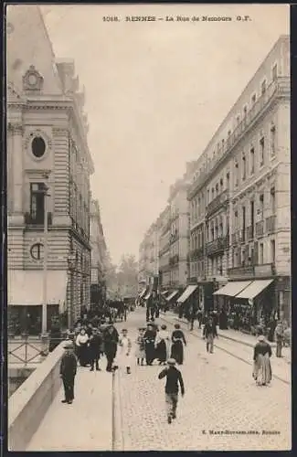 AK Rennes, La Rue de Nemours mit Passanten und Geschäften