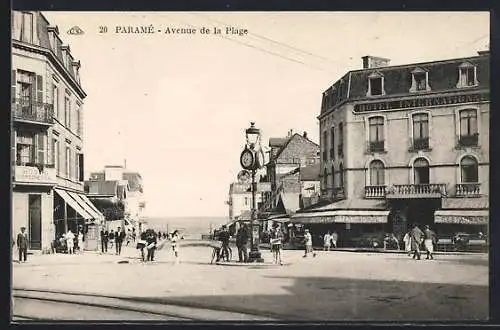 AK Paramé, Avenue de la Plage avec Hôtel International et passants