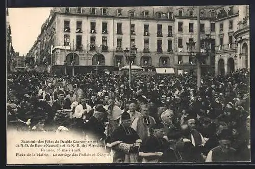 AK Rennes, Place de la Mairie, Le cortège des Prélats et Évêques lors des fêtes du Double Couronnement, 1908