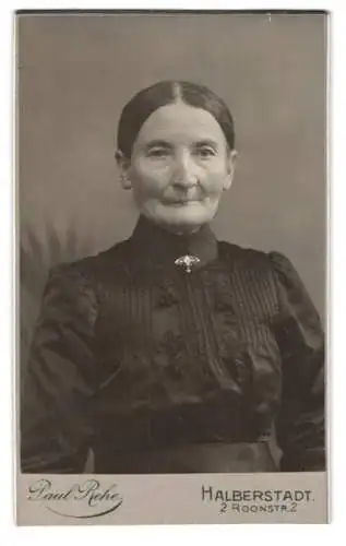 Fotografie Paul Rehe, Halberstadt, Roonstr. 2, Porträt einer älteren Dame
