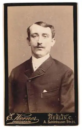 Fotografie E. Werner, Berlin, A. Schönhauser Str. 24, Porträt eines eleganten Herrn
