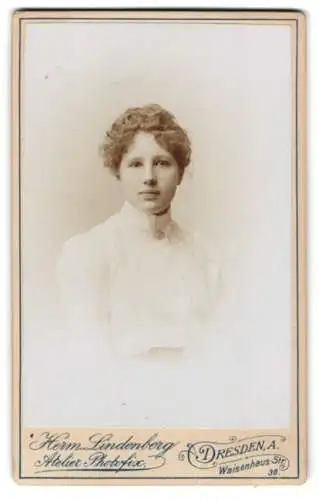 Fotografie Herm. Lindenberg, Dresden, Waisenhausstrasse 38, Porträt einer jungen Frau