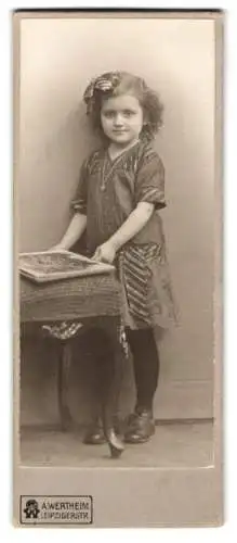 Fotografie A. Wertheim, Berlin, Leipzigerstr., Porträt eines Kindes