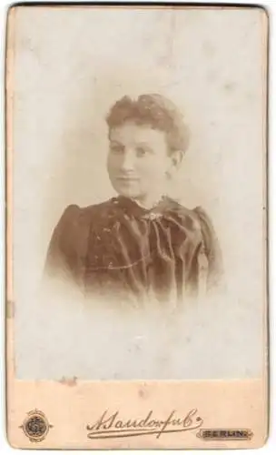Fotografie A. Jandorf & Co., Berlin, Belle-Alliance-Str. 1, Porträt einer Frau