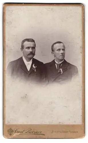 Fotografie Carl Pietzner, Aussig a. d. Elbe, Teichgasse 13, Zwei Herren im Anzug