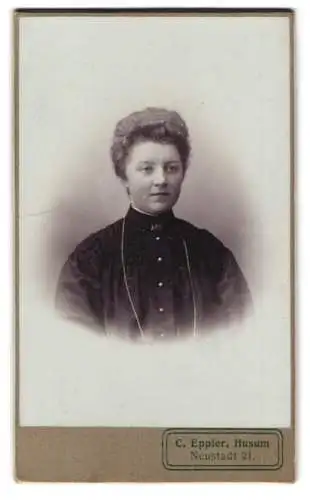 Fotografie C. Eppler, Husum, Neustadt 21, Porträt einer jungen Frau