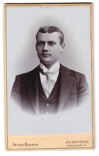 Fotografie Friedr. Baasch, Eckernförde, Nicolaistr. 47, Porträt eines Herrn