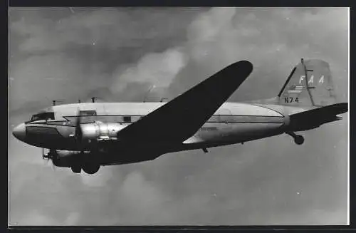 Fotografie Flugzeug Douglas DC-3 der FAA Kennung N74