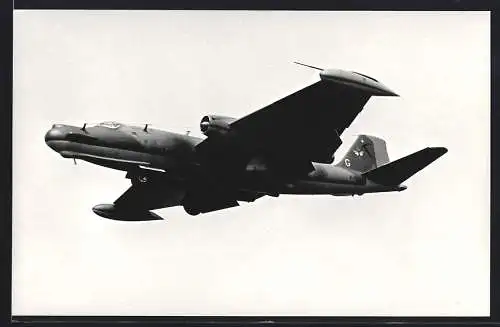 Fotografie Flugzeug Militärflugzeug Zweistrahliger Niederdecker Kennung WH648