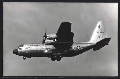 Fotografie Flugzeug Lockheed C-130 Hercules Nr. 825 der USAF Kennung 37825