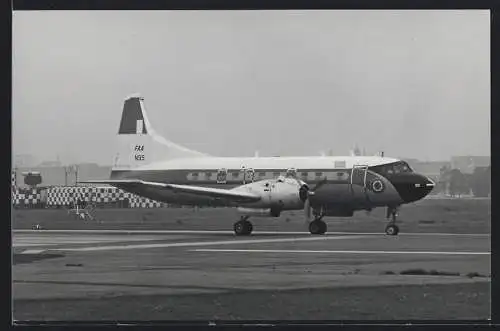 Fotografie Flugzeug der FAA, Kennung N95 auf dem Runway des Flughafen Tempelhof