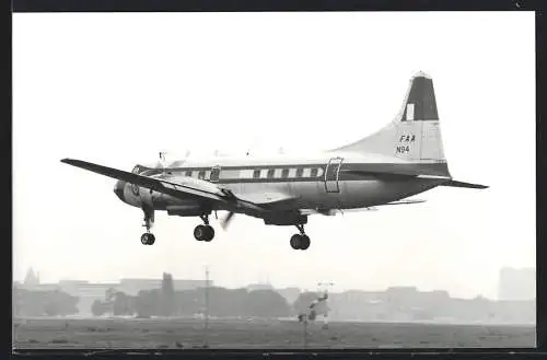 Fotografie Flughafen Berlin-Tempelhof, Flugzeug der FAA Kennung N94 kurz nach dem Start