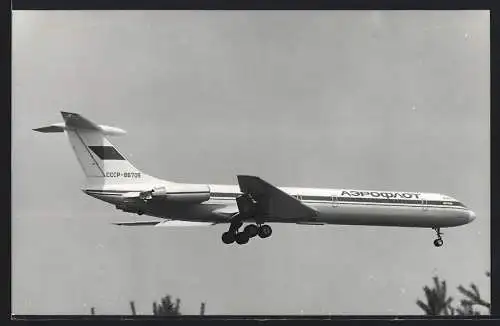 Fotografie Flugzeug Iljuschin Il-62 Passagierjet der Aeroflot Kennung CCCP-86705 über Frankfurt / Main