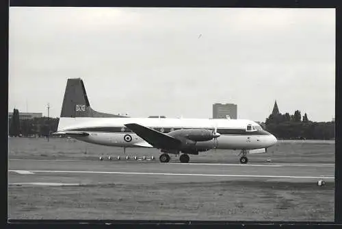 Fotografie Flughafen Berlin-Tempelhof, Flugzeug Kennung XS789 auf dem Runway