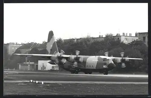 Fotografie Flugzeug Transall C-160, Transportmaschine auf dem Flughafen-Tempelhof
