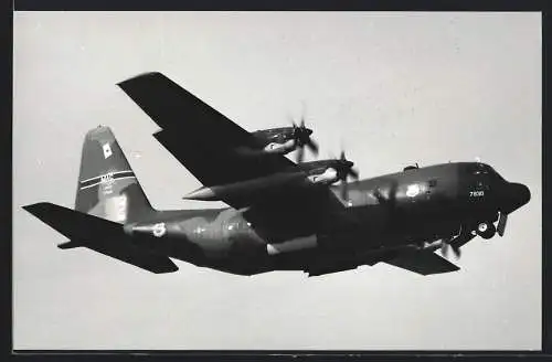 Fotografie Flugzeug Lockheed C-130 Hercules, Transportmaschine USAF Kennung 37830