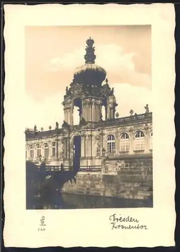 Foto-AK Dresden, Blick auf das Kronentor des Zwinger