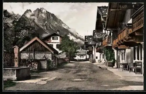 AK Garmisch-Partenkirchen, Frühlingsstrasse mit Waxenstern