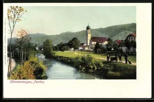 AK Oberammergau, Ortspartie am Flussufer