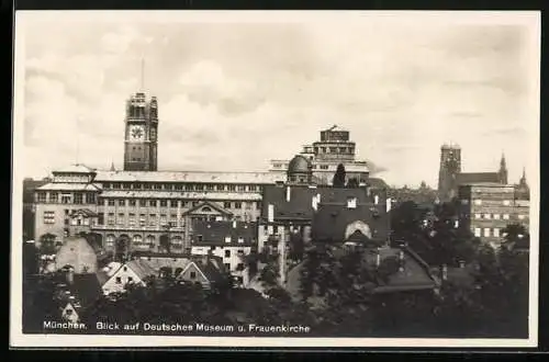 AK München, Blick auf das Deutsche Museum u. Frauenkirche