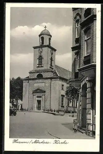AK Husum /Nordsee, Strassenpartie mit Kirche