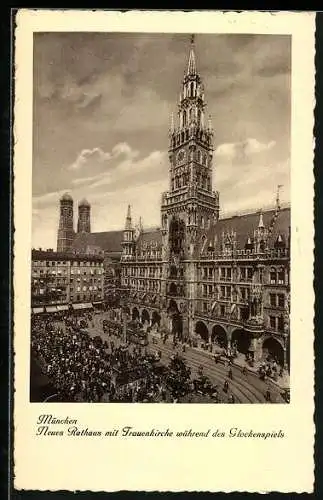 AK München, Neues Rathaus mit Frauenkirche während des Glockenspiels