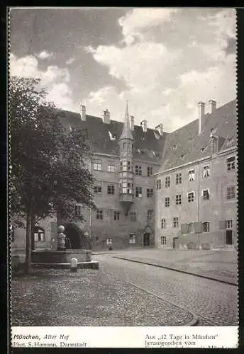 AK München, Alter Hof mit Springbrunnen